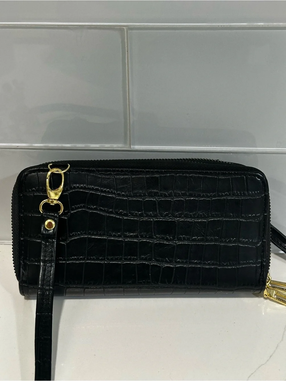 Isaac Mizrahi Women's Paulette Cross Body Wallet Purse Removable Strap Black